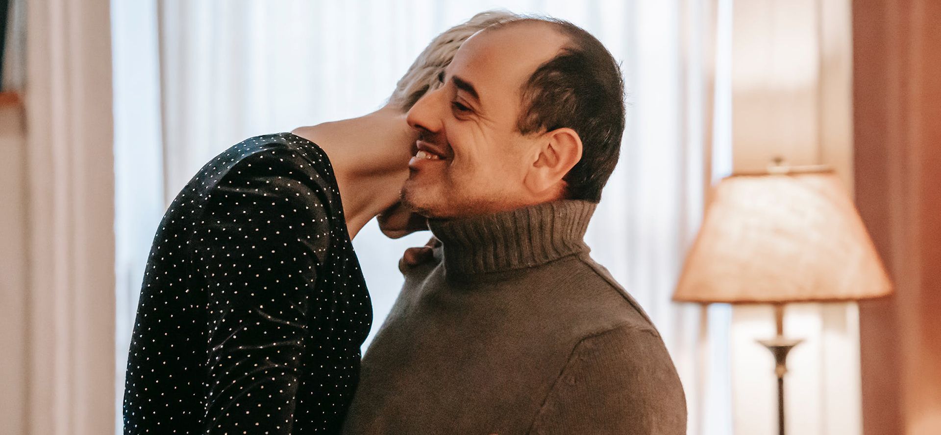 Seniorer danser på en dating.