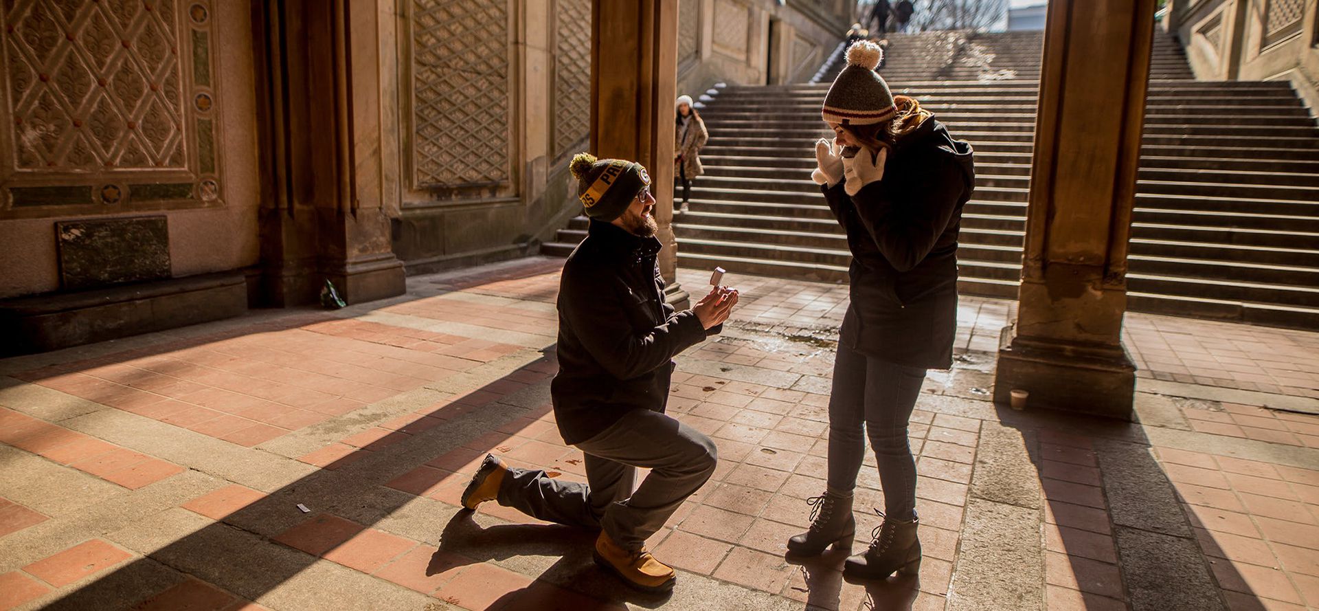 En mand frier til en mand.