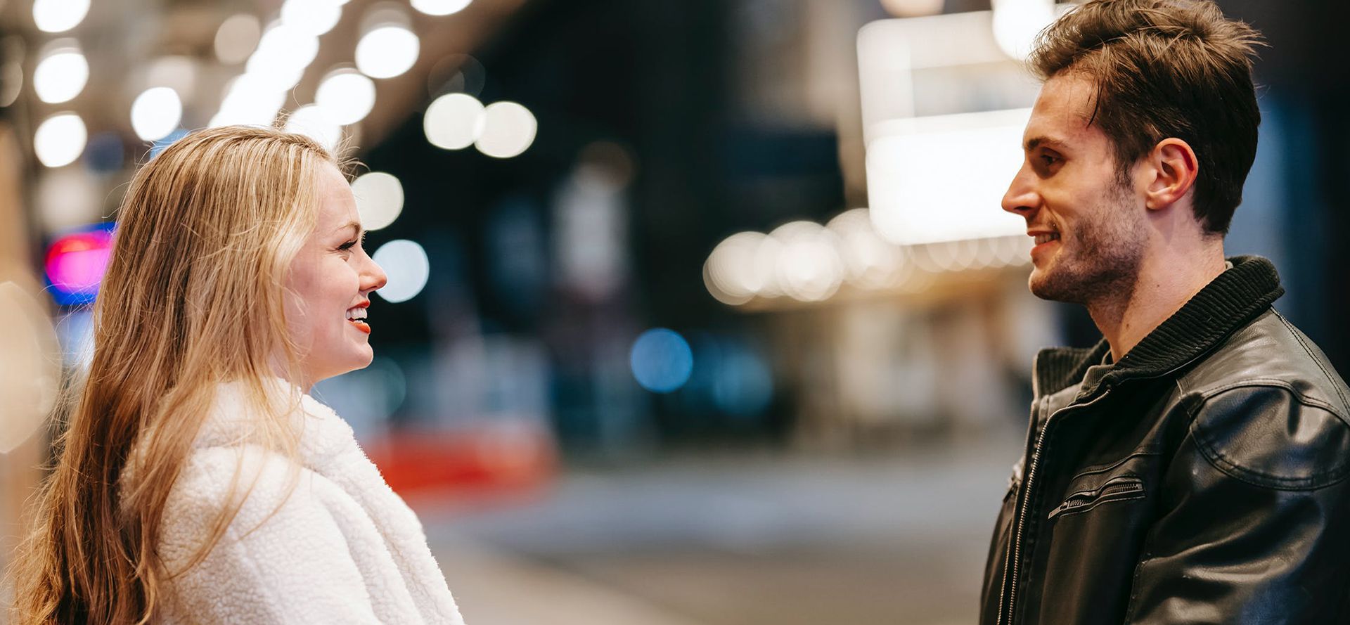 Muž a žena na datován.